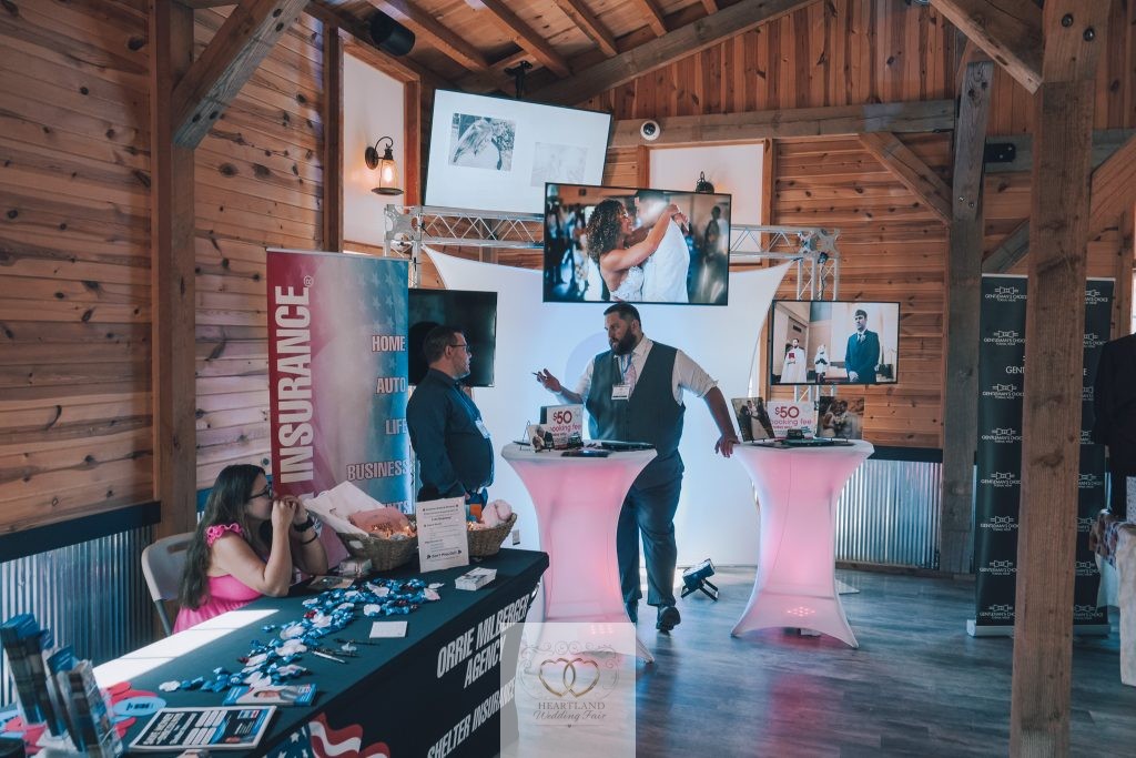 Wedding-vendors-93 Two Wedding Vendors talking